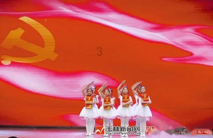 时尚民族风装扮